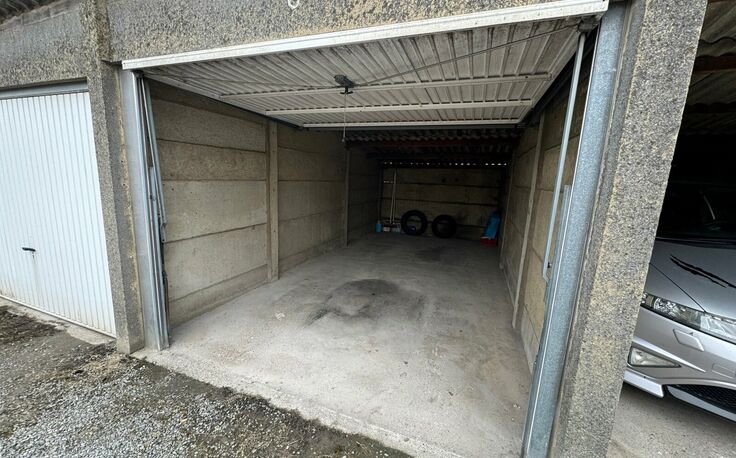 Gesloten garagebox te koop in Sint-Pieters-Leeuw