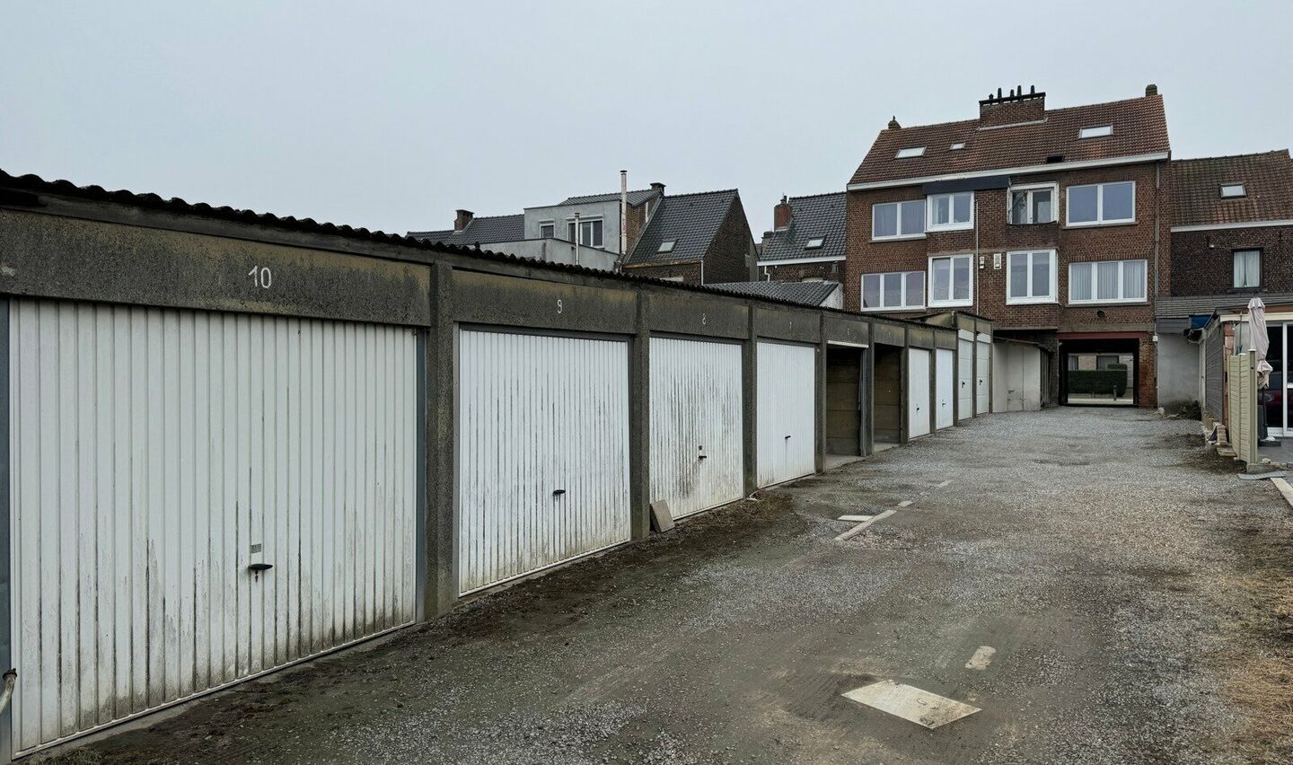 Garage (ferme) à vendre à Sint-Pieters-Leeuw