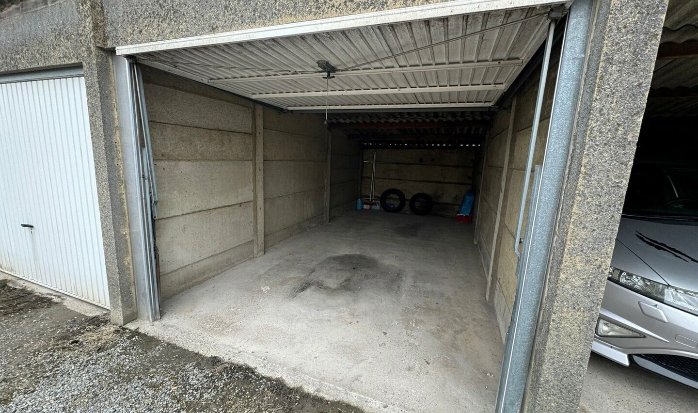 Gesloten garagebox te koop in Sint-Pieters-Leeuw