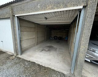 Garage (ferme) à vendre à Sint-Pieters-Leeuw